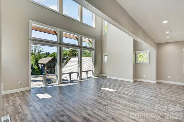 98 Downing Street, Asheville, NC 28806
