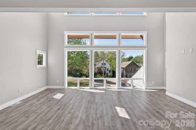 98 Downing Street, Asheville, NC 28806
