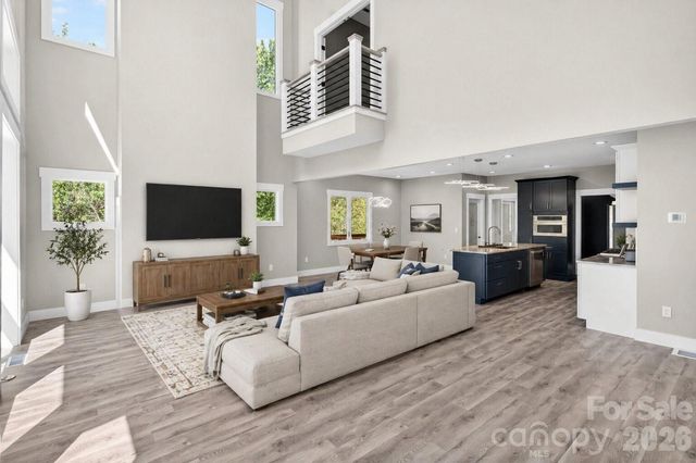 98 Downing Street, Asheville, NC 28806