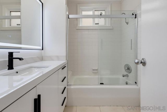 1520 Camden 106, Los Angeles, CA 90025