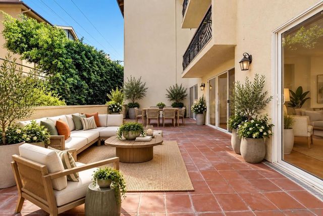 1520 Camden 106, Los Angeles, CA 90025