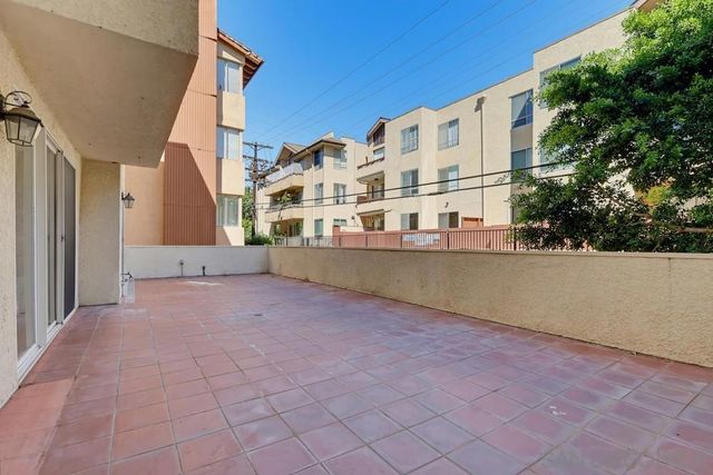 1520 Camden 106, Los Angeles, CA 90025