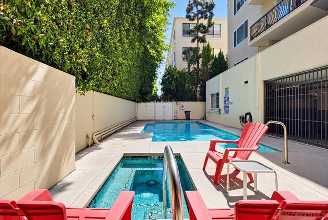 1520 Camden 106, Los Angeles, CA 90025