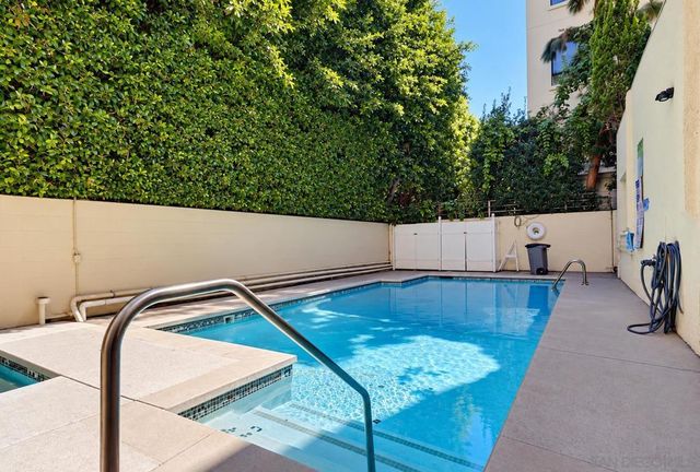 1520 Camden 106, Los Angeles, CA 90025