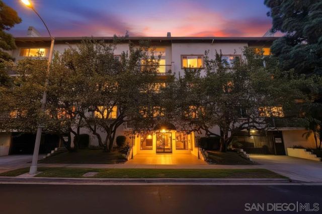1520 Camden 106, Los Angeles, CA 90025