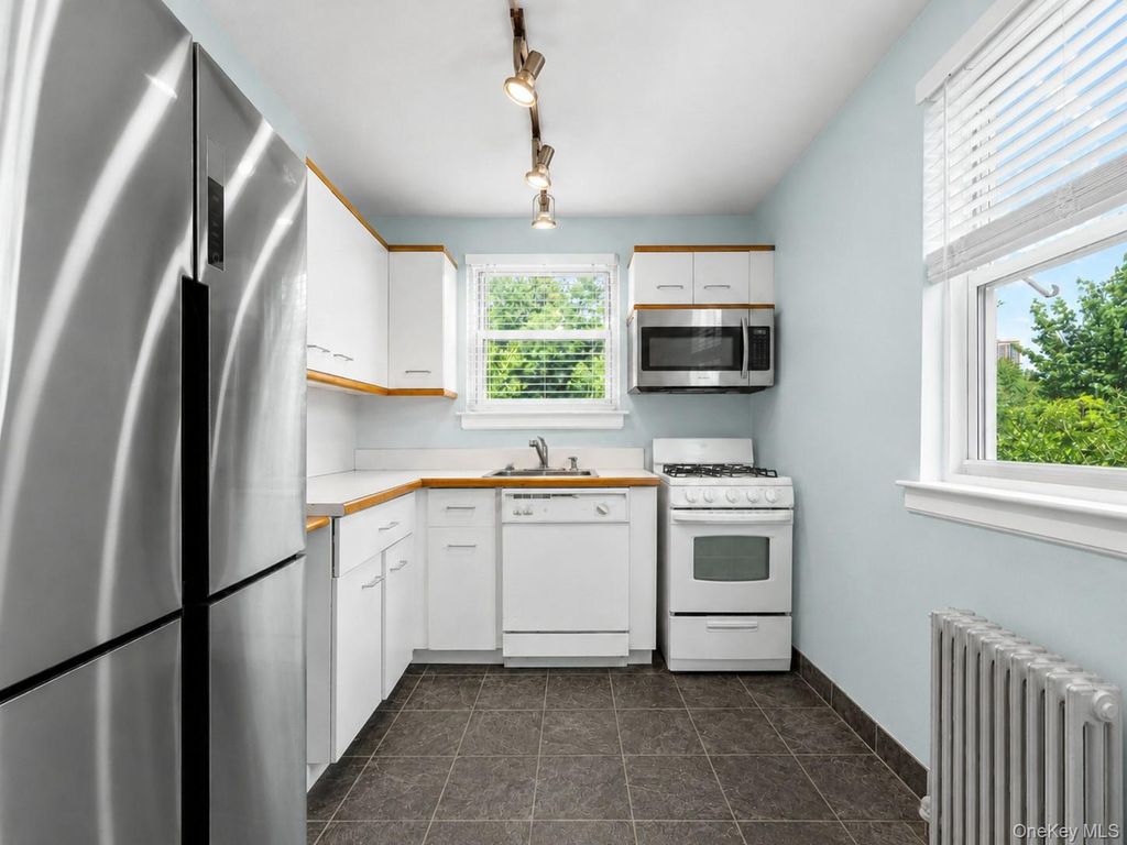 70-45B 260th Street B, Glen Oaks, NY 11004 — photo 2