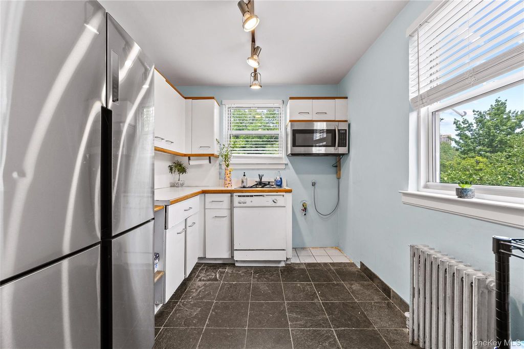 70-45B 260th Street B, Glen Oaks, NY 11004 — photo 4