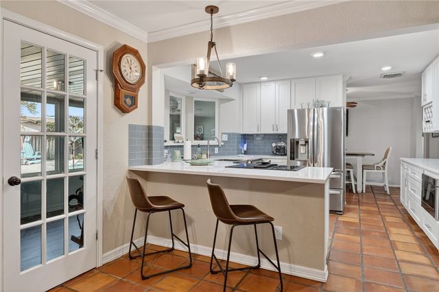 1106 S Paisano Dr, Rockport, TX 78382