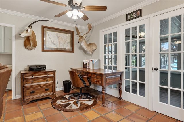 1106 S Paisano Dr, Rockport, TX 78382