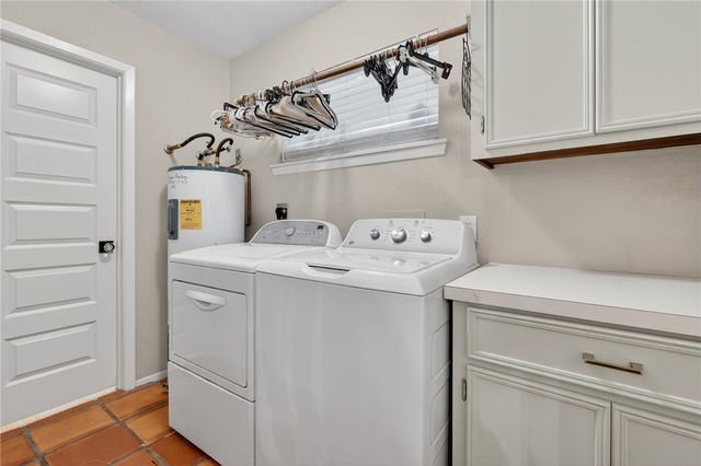 1106 S Paisano Dr, Rockport, TX 78382