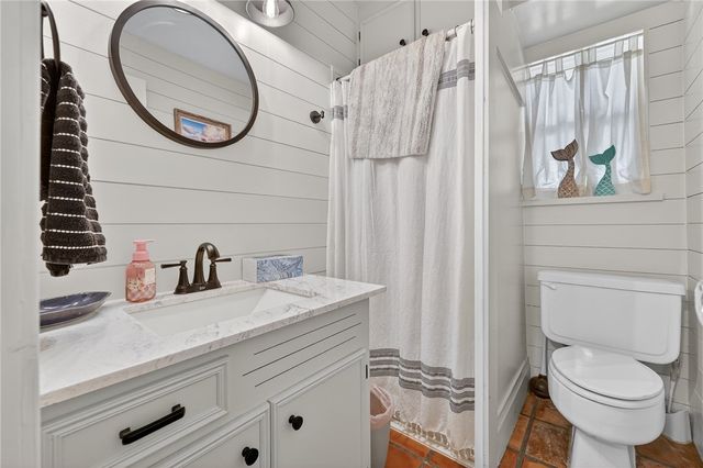 1106 S Paisano Dr, Rockport, TX 78382