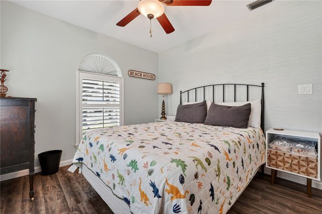 1106 S Paisano Dr, Rockport, TX 78382