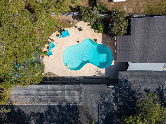 1106 S Paisano Dr, Rockport, TX 78382