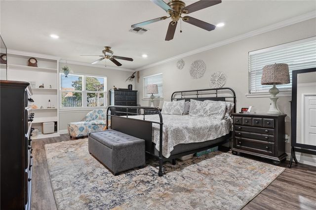 1106 S Paisano Dr, Rockport, TX 78382