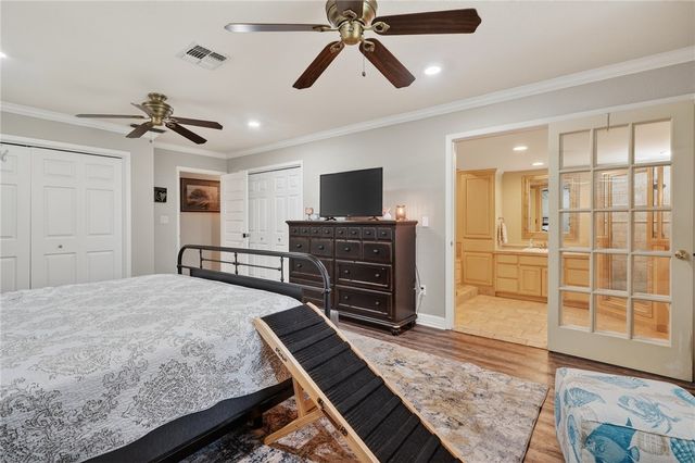 1106 S Paisano Dr, Rockport, TX 78382