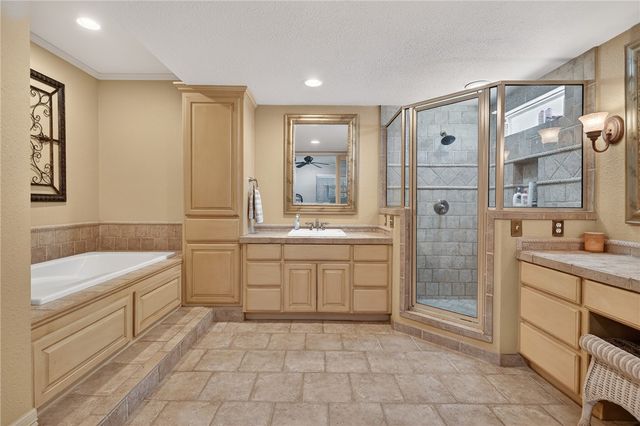 1106 S Paisano Dr, Rockport, TX 78382