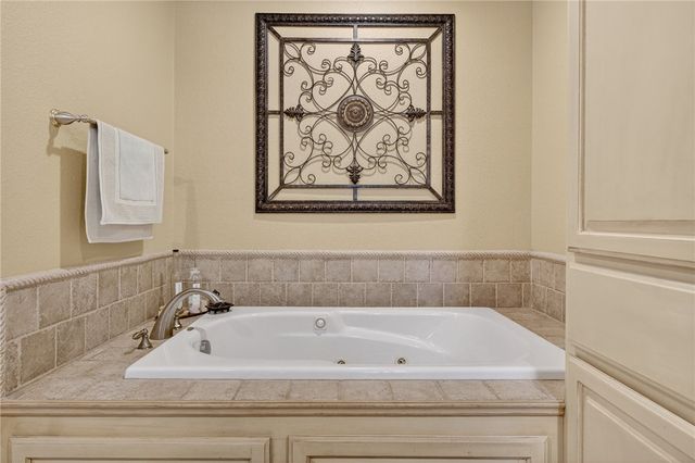 1106 S Paisano Dr, Rockport, TX 78382