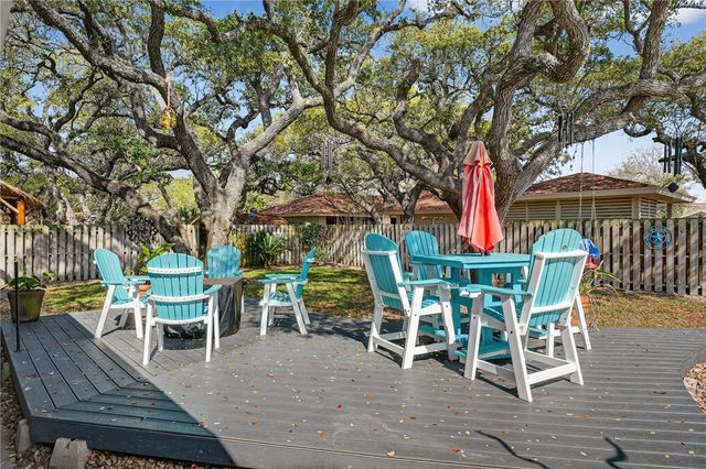 1106 S Paisano Dr, Rockport, TX 78382