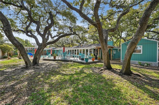 1106 S Paisano Dr, Rockport, TX 78382