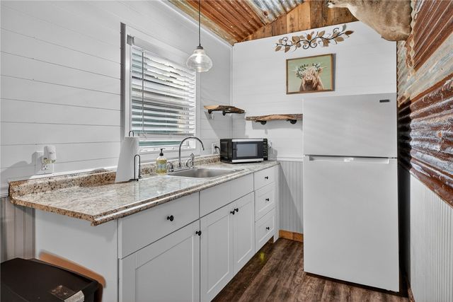 1106 S Paisano Dr, Rockport, TX 78382