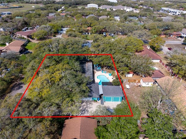 1106 S Paisano Dr, Rockport, TX 78382