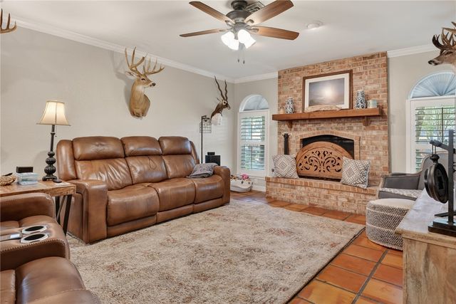 1106 S Paisano Dr, Rockport, TX 78382