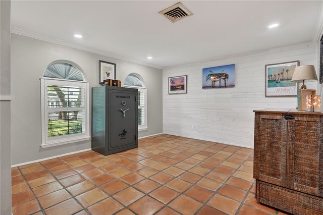 1106 S Paisano Dr, Rockport, TX 78382