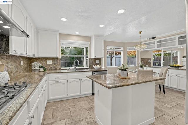 128 Summerset Ct, San Ramon, CA 94583