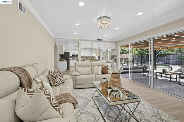 128 Summerset Ct, San Ramon, CA 94583