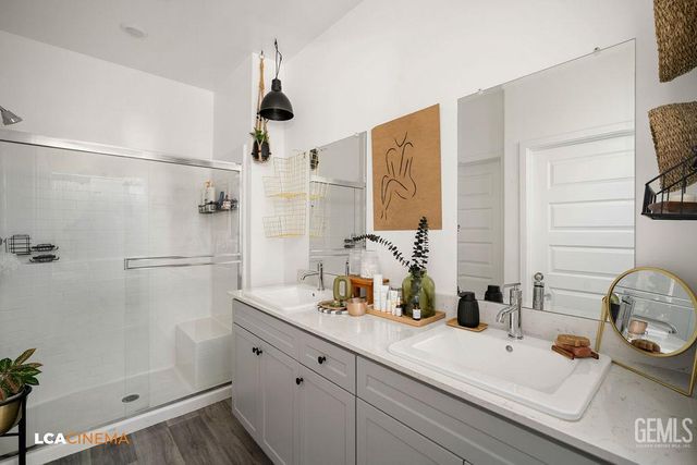 9611 Redwood River Lane, Shafter, CA 93263