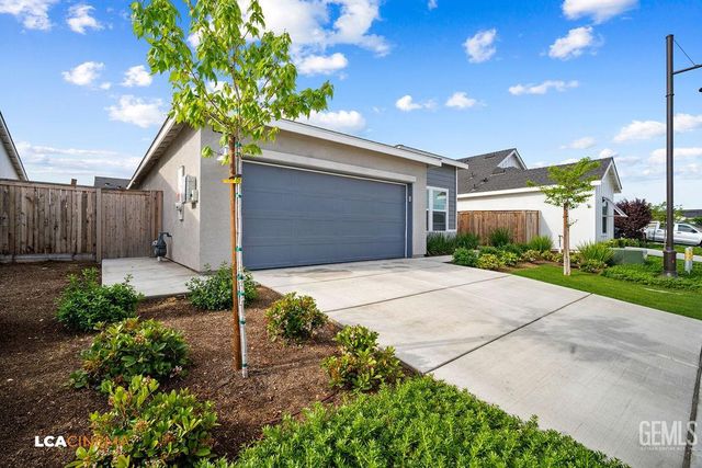 9611 Redwood River Lane, Shafter, CA 93263