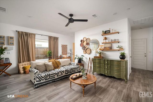 9611 Redwood River Lane, Shafter, CA 93263