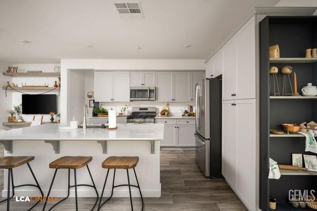 9611 Redwood River Lane, Shafter, CA 93263