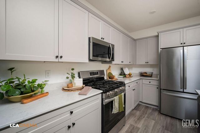 9611 Redwood River Lane, Shafter, CA 93263