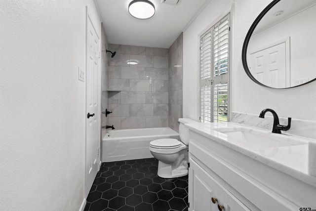 1020 Regency Ln, Tyler, TX 75703