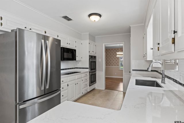 1020 Regency Ln, Tyler, TX 75703