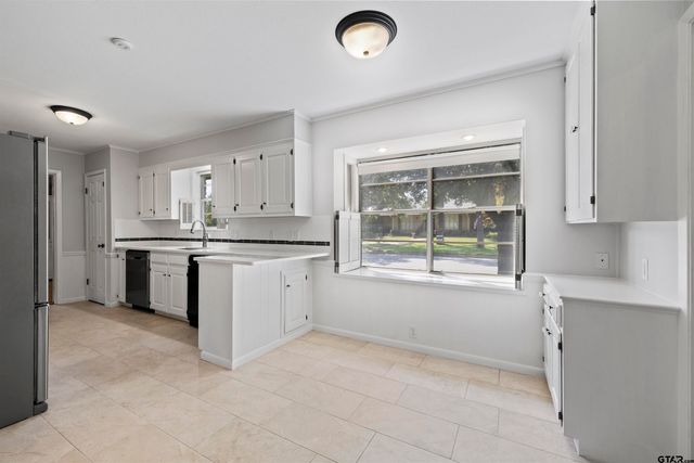 1020 Regency Ln, Tyler, TX 75703