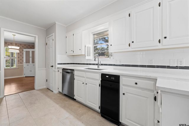 1020 Regency Ln, Tyler, TX 75703