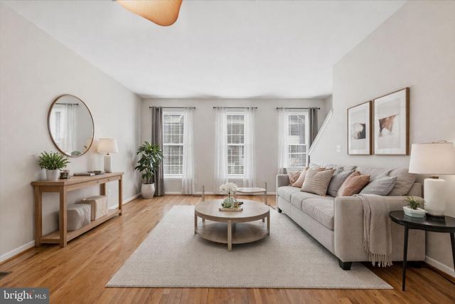 42798 SYKES TER, Chantilly, VA 20152