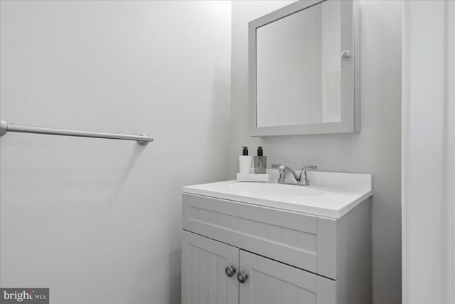 42798 SYKES TER, Chantilly, VA 20152