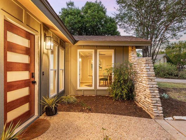 2401 Apple Valley CIR, Austin, TX 78747