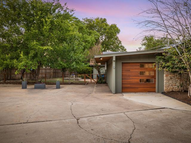 2401 Apple Valley CIR, Austin, TX 78747