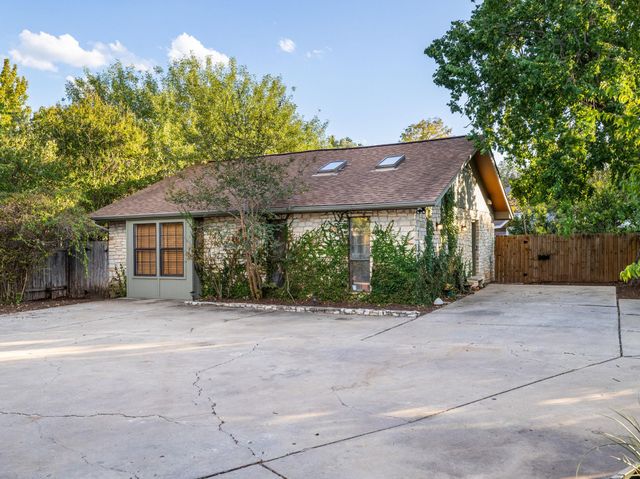 2401 Apple Valley CIR, Austin, TX 78747