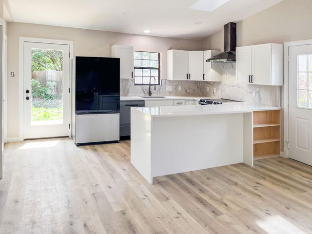 2401 Apple Valley CIR, Austin, TX 78747