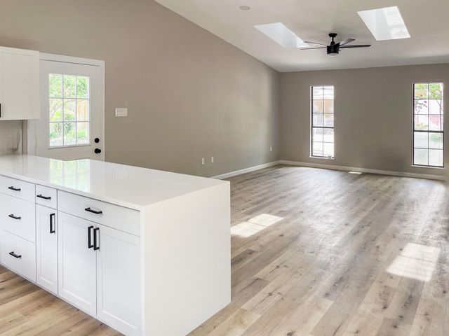 2401 Apple Valley CIR, Austin, TX 78747