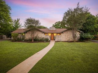 2401 Apple Valley CIR, Austin, TX 78747