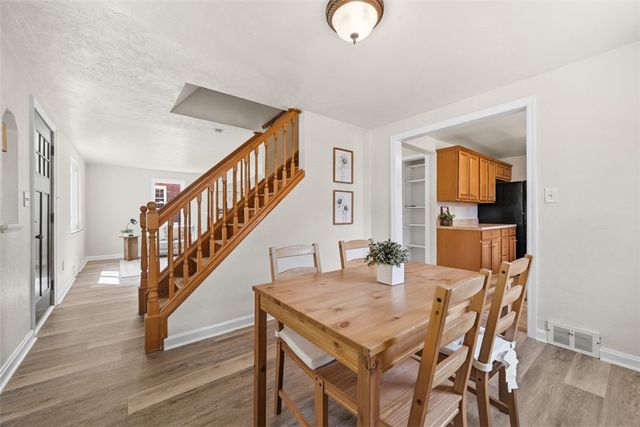 73 Clifford Dr, Green Tree, PA 15220