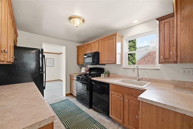 73 Clifford Dr, Green Tree, PA 15220