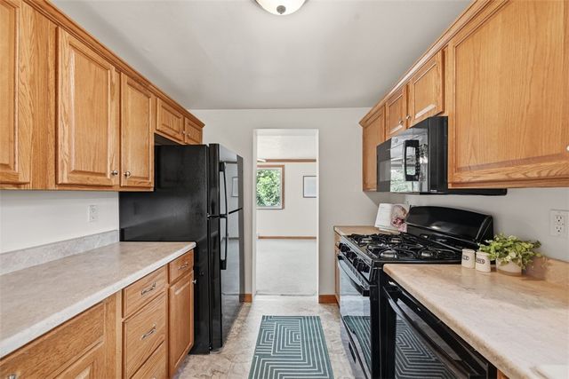 73 Clifford Dr, Green Tree, PA 15220