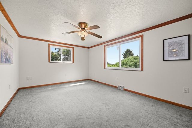 73 Clifford Dr, Green Tree, PA 15220